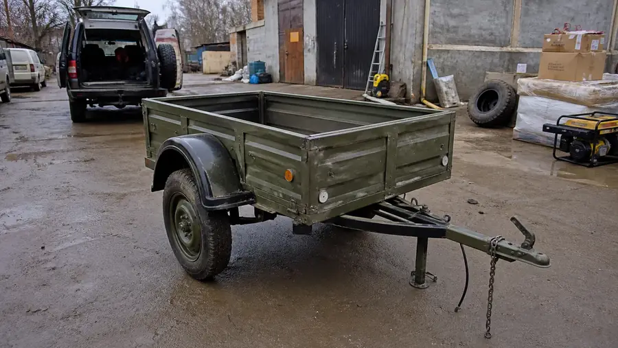 Realistischer Anhänger für Transport von Ladung und Ausrüstung